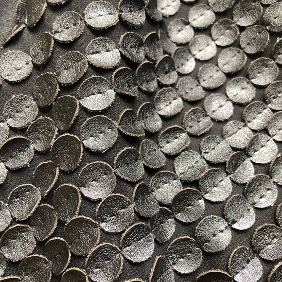 Chic dress . Full of details. - Picture 3 of 5